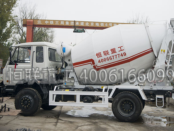 東風(fēng)6方小型攪拌車(chē)北京地鐵施工圖片。